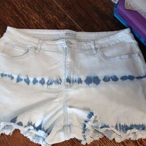 Ava & Viv Blue and White Jean Shorts with Tie-Dye Effect